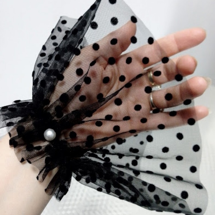 MANSETA DECOR POZE TIUL NEGRU CU BULINE MICI MANSETA DECOR POZE TIUL NEGRU CU BULINE MICI