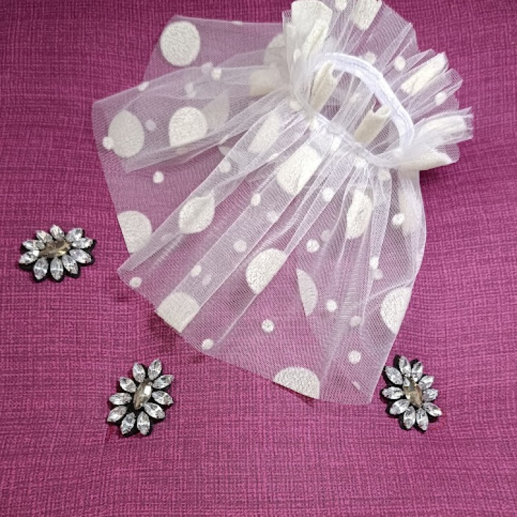 MANSETA DECOR POZE ALBA CU BULINE MARI SI MICI IVORY