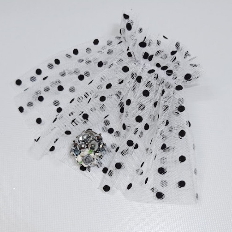 MANSETA DECOR POZE ALBA CU BULINE NEGRE MANSETA DECOR POZE ALBA CU BULINE NEGRE