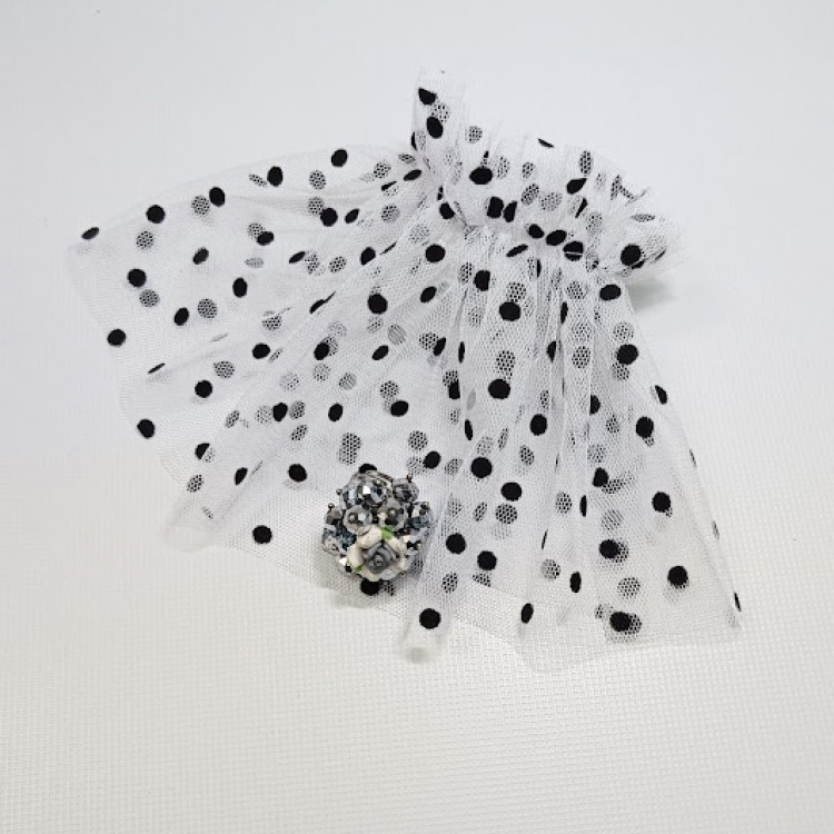 MANSETA DECOR POZE ALBA CU BULINE NEGRE MANSETA DECOR POZE ALBA CU BULINE NEGRE