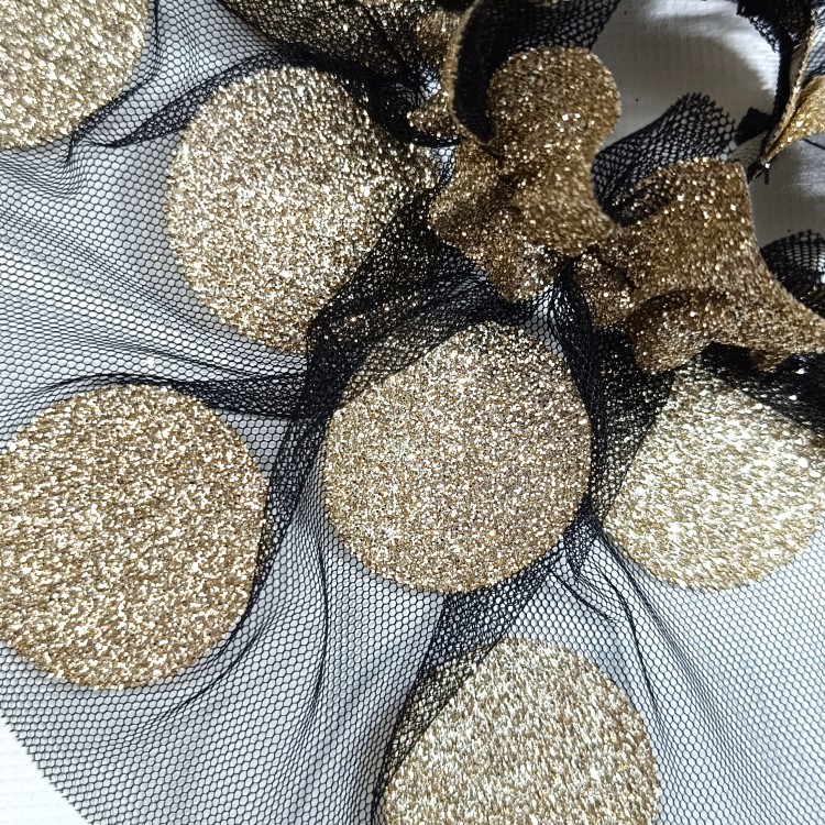 MANSETA DECOR POZE TIUL NEGRU CU BULINE MARI AURII