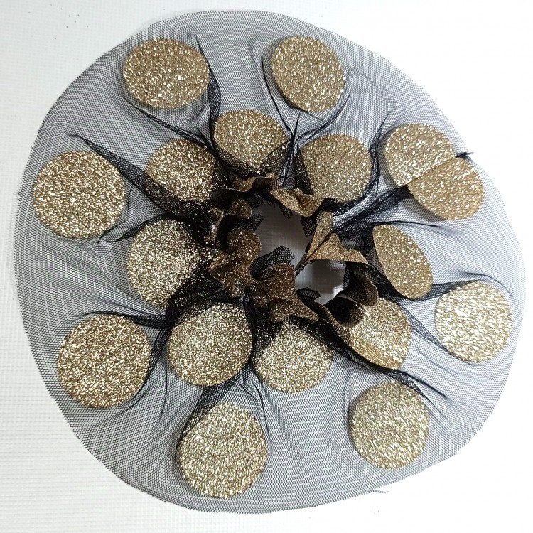 MANSETA DECOR POZE TIUL NEGRU CU BULINE MARI AURII